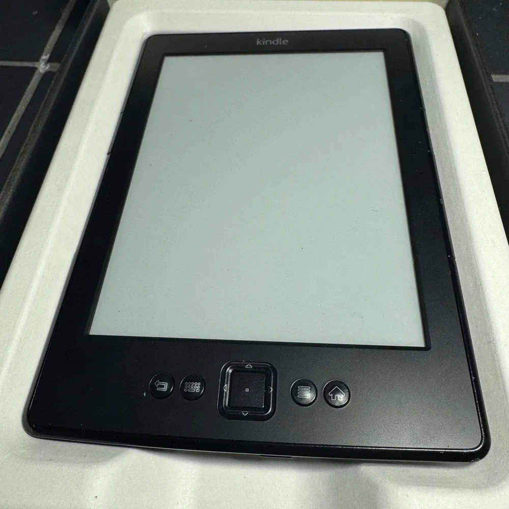 Amazon Kindle 4th Generation 6in Black E-Reader Model D01100 Wi-Fi No-Touch